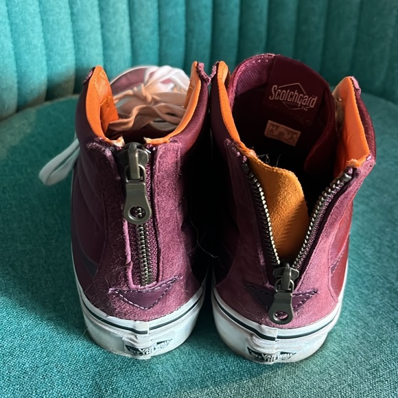 Converse high top sneaker with back zipper. - Picture 2 of 3